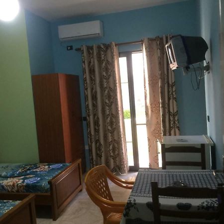 Festim Hotel Durres Bagian luar foto