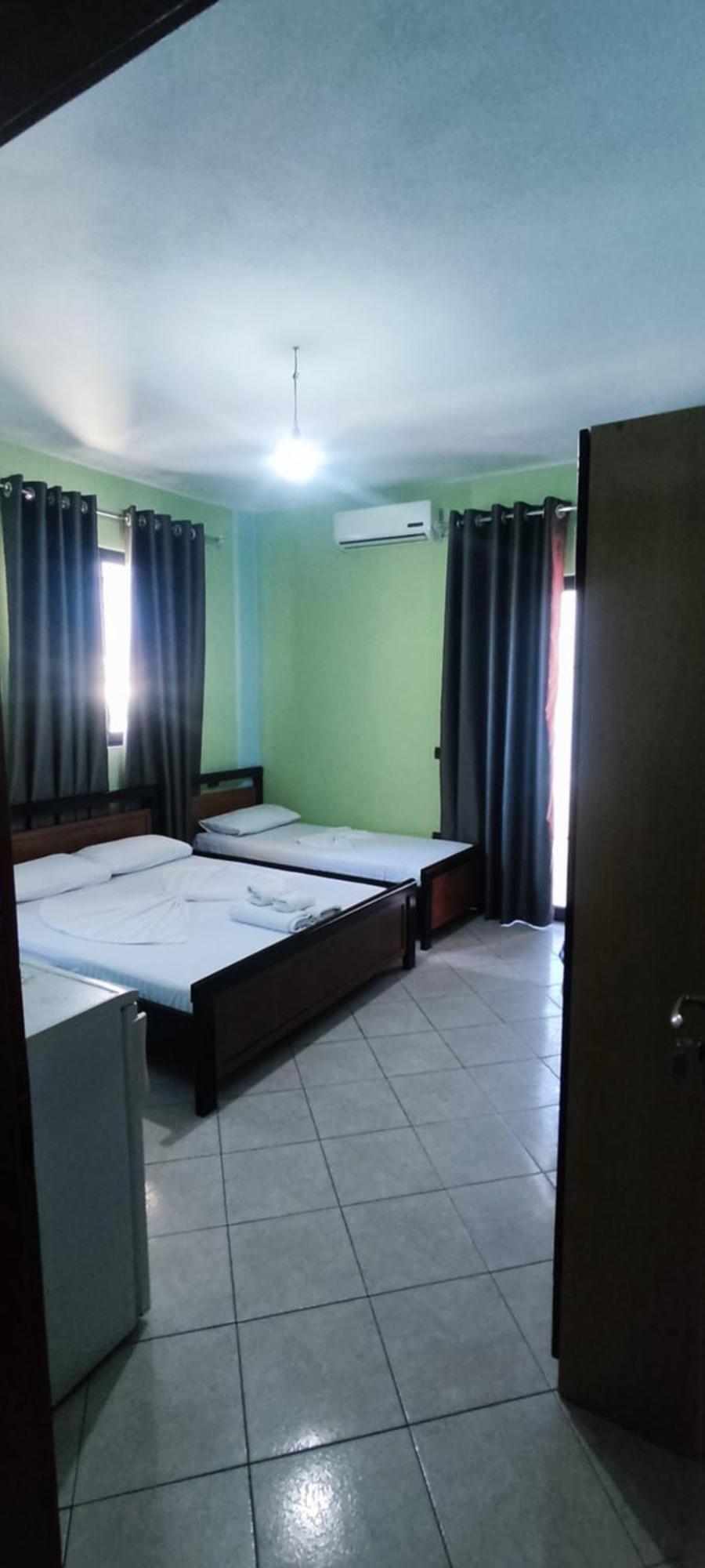 Festim Hotel Durres Bagian luar foto